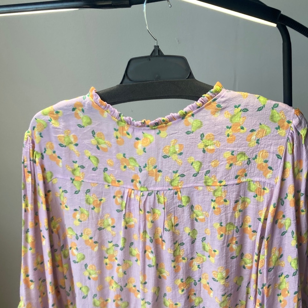 Zac & Rachel top boho lemon and fruit print crochet like details lavender 3X - Picture 11 of 17